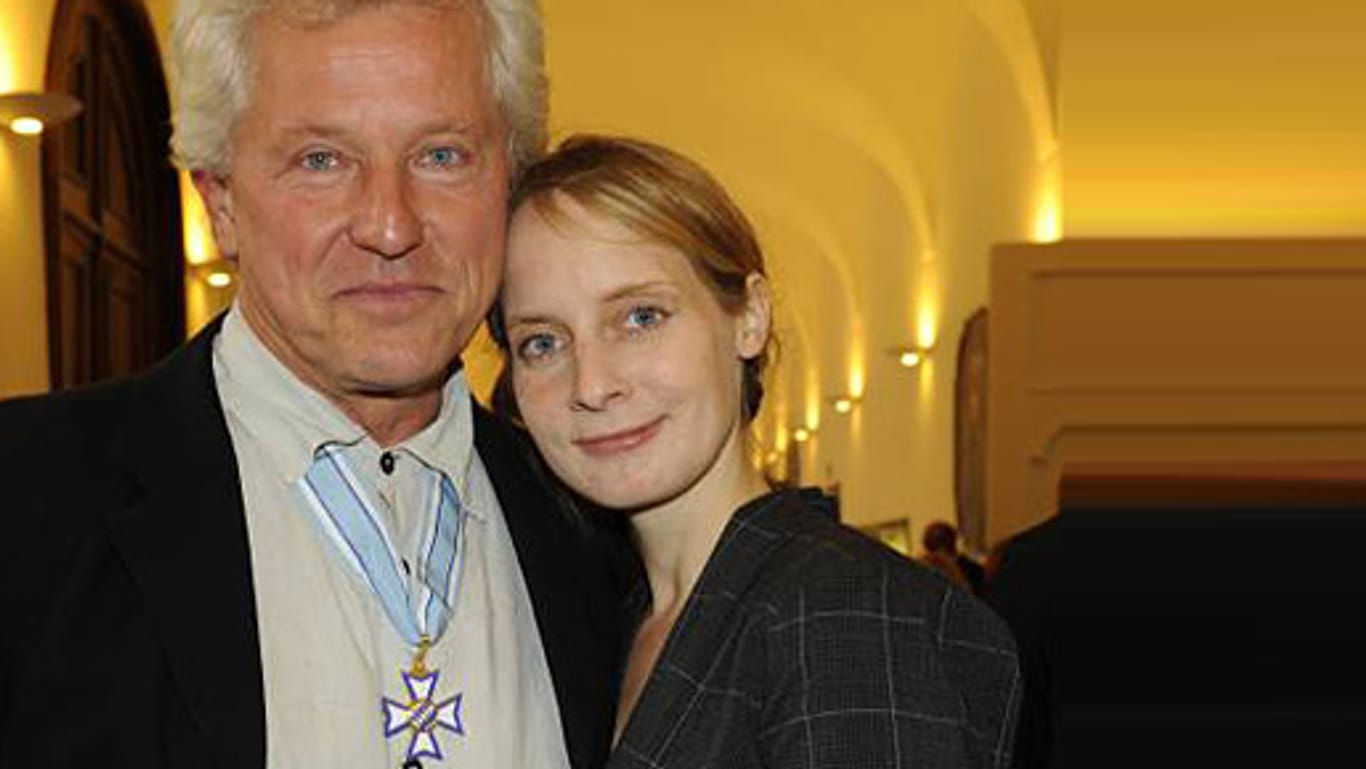 "Tatort"-Star Miroslav Nemec (57) und seine Freundin Katrin (31) haben eine Tochter bekommen.