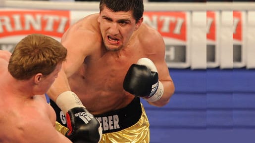 Marco Huck bringt Alexander Powetkin an den Rand einer Niederlage, kann aber nicht gewinnen.