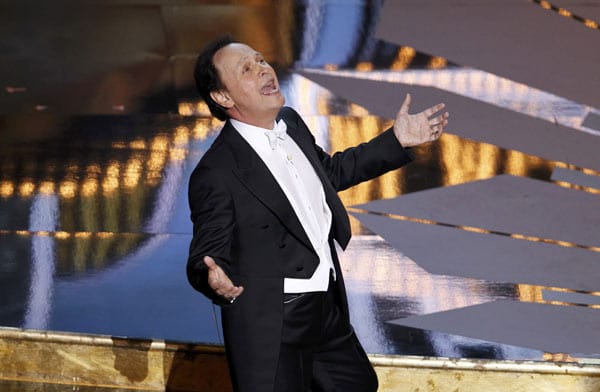 Mit einer gesungenen Laudatio auf die Ereignisse des letzten Kinojahres eröffnete Billy Crystal die 84. Academy Awards Verleihung.