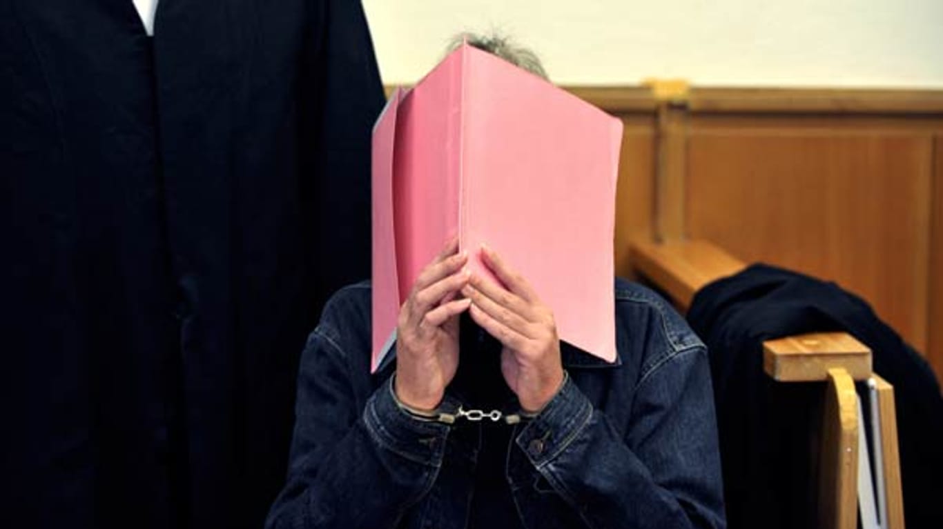 Der "Maskenmann" gestand vor Gericht drei Morde