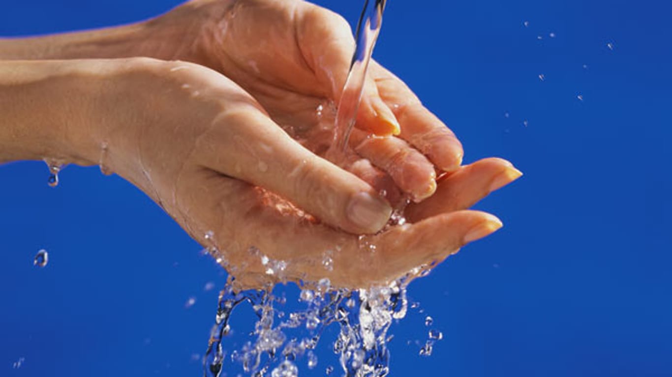Beim Händewaschen spielt die Wassertemperatur keine Rolle.