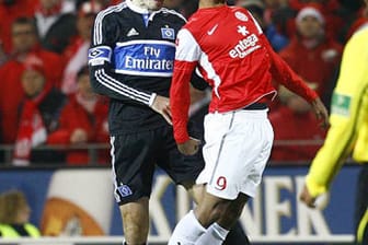 Platz 10: Nicht Heiko Westermann, sondern der Mainzer Stürmer Sami Allagui (vorne) belegt den zehnten Platz bei den schlechtesten Kopfballspielern der Bundesliga. Von 34 Luft-Zweikämpfen konnte der tunesische Nationalspieler nur 27 Prozent für sich entscheiden.