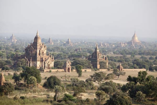 Bagan, eine historische Königsstadt in Myanmar mit über zweitausend erhaltenen Sakralgebäuden.