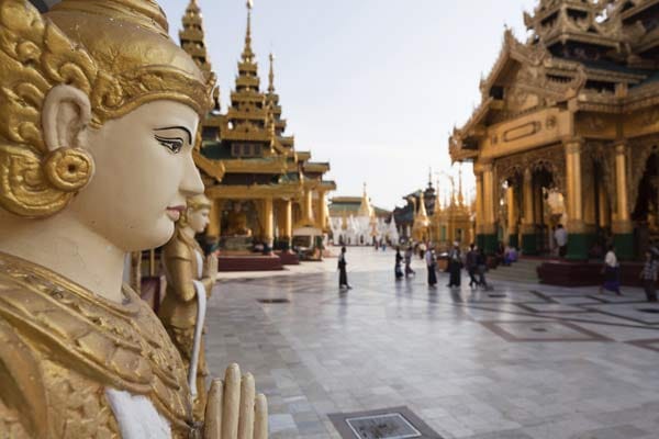 Es heißt, auf der Shwedagon-Pagode in Rangun befindet sich mehr Gold als in der Bank von England.