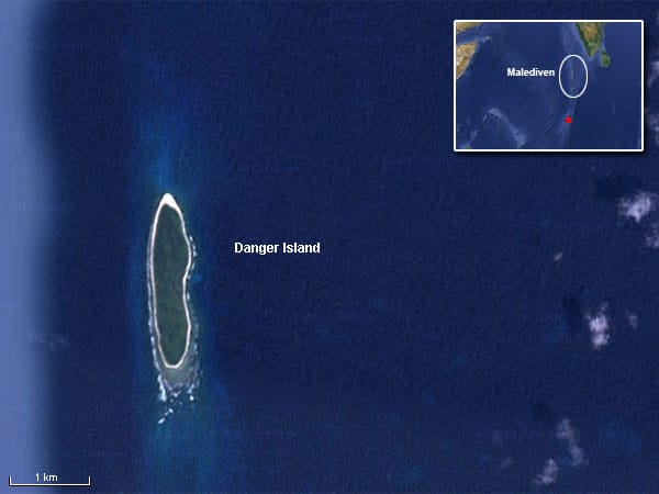 Rund 800 Kilometer südlich der Malediven liegt Danger Island. Die unbewohnte Insel ist rund zwei Kilometer lang und bietet Kokospalmen günstige Bedingungen zum Wachsen. Rund 800 Kilometer südlich der Malediven liegt Danger Island. Die unbewohnte Insel ist rund zwei Kilometer lang und bietet Kokospalmen günstige Bedingungen zum Wachsen.
