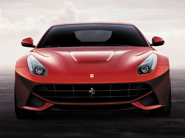 740 PS haben die Ferrari aus dem 6,2 Liter großen V12-Agregat gezaubert.