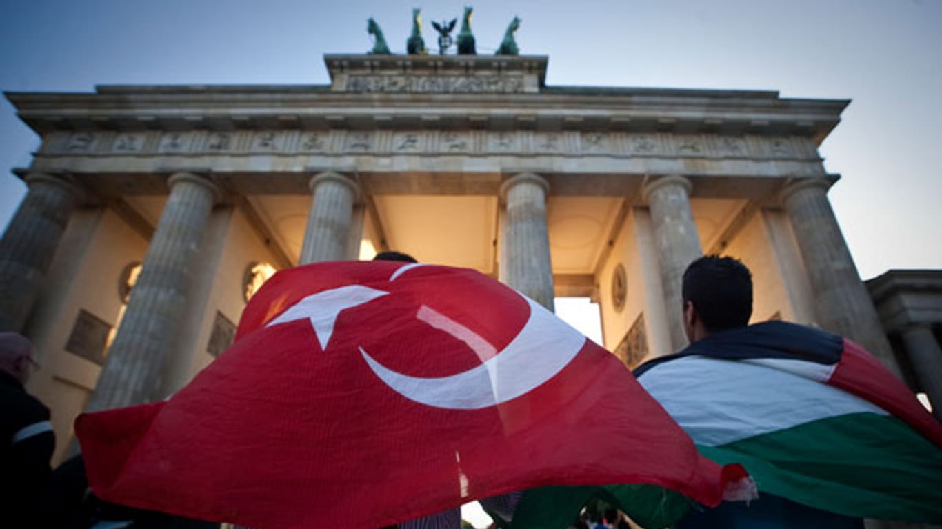 Junge Muslime in Deutschland: "Deutschland achtet seine Zuwanderer", so Innenminister Friedrich.