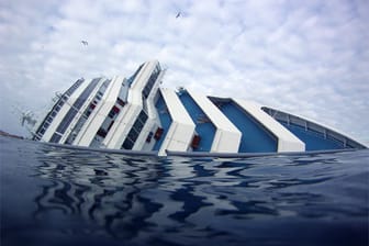 Die "Costa Concordia" ist Mitte Januar auf einen Felsen aufgelaufen und gekentert