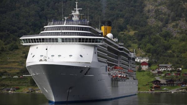 Im Jahr 2010 manövrierte Kapitän Schettino die "Costa Atlantica" zu schnell und verursachte damit einen Unfall Im Jahr 2010 manövrierte Kapitän Schettino die "Costa Atlantica" zu schnell und verursachte damit einen Unfall