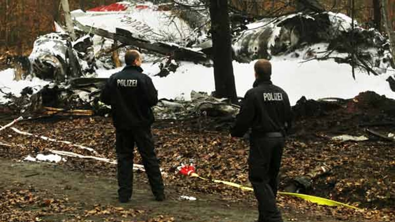 Die Cessna stürzte in ein Waldgebiet bei Egelsbach in Hessen