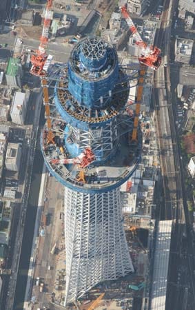 Hauptaufgabe des Turms ist allerdings eine Verbesserung der Radio- und Fernsehübertragungen im Stadtgebiet von Tokio.