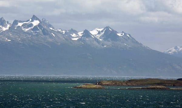 Kap Hoorn: Die Umrundung der Südspitze Chiles gehört zu den meistgefürchteten Schiffspassagen der Welt. Mehr als 800 Schiffe sollen vor dem südlichsten Punkt Südamerikas schon in den Wellen versunken sein.