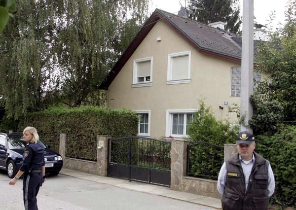 In diesem Haus in Strasshof in Niederösterreich hält Priklopil Natascha Kampusch gefangen und misshandelt sie schwer.