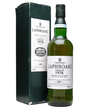 Ein weiterer Extrem-Whisky der Marke Laphroaig – allerdings eine Medizin, die Kenner gerne schlucken. Der herbe Charakter von Torf, Seetang und Rauch ist hier durch die lange Reife abgemildert. Der 1976er Vintage wurde 1996 im Alter von 20 Jahren abgefüllt. Von der typischen grünen Flasche mit dem weißen Etikett wurden in dieser Version nur 5.400 Stück produziert – ein Tropfen im Ozean der immer größer werdenden Fan-Gemeinde. Preis: 1080 Euro.