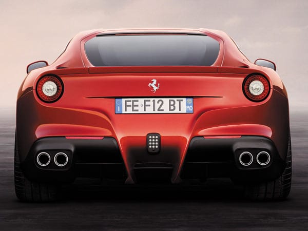 Auch das neue Topmodell von Ferrari hat einen Zwölfzylinder: Der F12 Berlinetta ist 740 PS stark und über 340 km/h schnell.