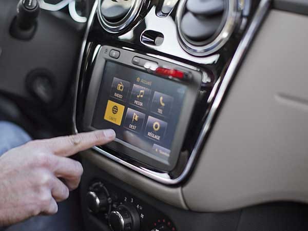 Optional gibt es für 430 Euro erstmals bei einem Dacia ein 7 Zoll großes Navi mit Touchscreen.
