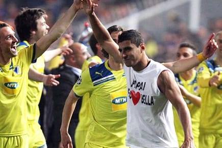 Die Spieler von Nikosia feiern den größten Erfolg ihrer Klubgeschichte.
