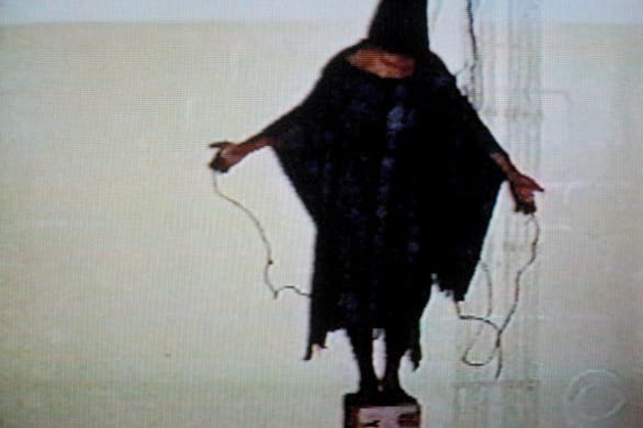Dieses Foto eines irakischen Kriegsgefangenen im Gefängnis von Abu Ghoreib im Irak sorgte weltweit für Empörung.
