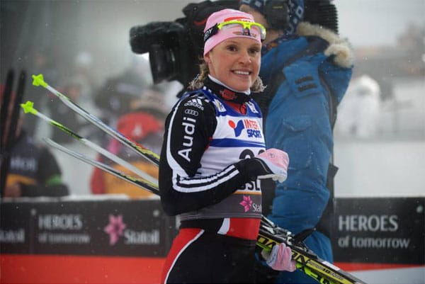 Langlauf-Olympiasiegerin Evi Sachenbacher-Stehle liebäugelt mit einem Wechsel zum Biathlon und übt schon fleißig das Schießen. Damen-Trainer Ricco Groß sagt: "Alles ist möglich."