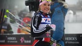 Langlauf-Olympiasiegerin Evi Sachenbacher-Stehle liebäugelt mit einem Wechsel zum Biathlon und übt schon fleißig das Schießen. Damen-Trainer Ricco Groß sagt: "Alles ist möglich."
