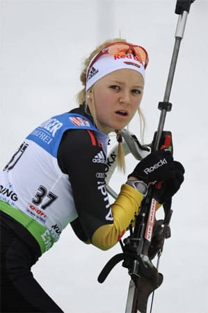 Das gilt aber auch für die 22-jährige Miriam Gössner. Die ehemalige Junioren-Weltmeisterin überzeugt vor allem in der Loipe. Sie nahm an der Nordischen Ski-WM 2009 teil und gewann dort mit der Langlauf-Staffel Silber. Um in die Weltspitze vorzustoßen, muss Gössner vor allem ihre Leistungen am Schießstand steigern.