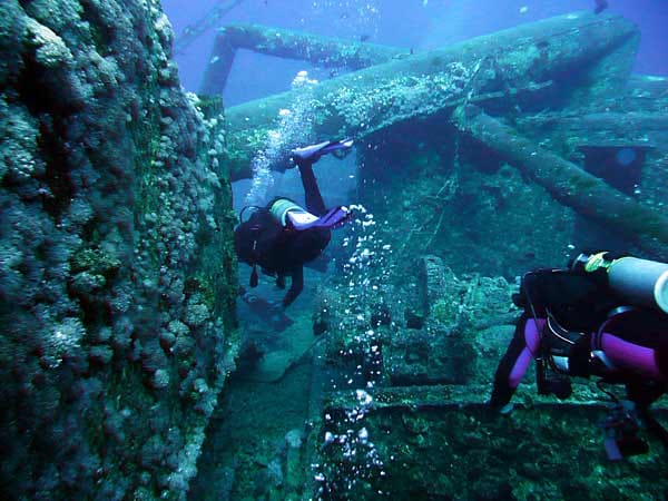 In gut 30 Metern Tiefe liegt das Wrack der Thistlegorm im Roten Meer. Es ist von Sharm El Sheikh aus erreichbar.