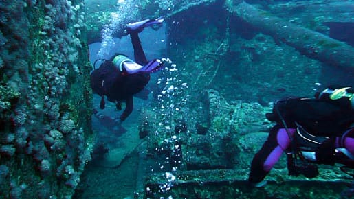 In gut 30 Metern Tiefe liegt das Wrack der "Thistlegorm" im Roten Meer. Es ist für Taucher von Sharm El Sheikh per Boot erreichbar.