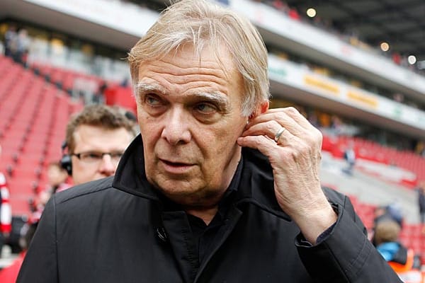 Als Sportdirektor des 1. FC Köln seit dem 10. März 2012 Geschichte: Volker Finke.