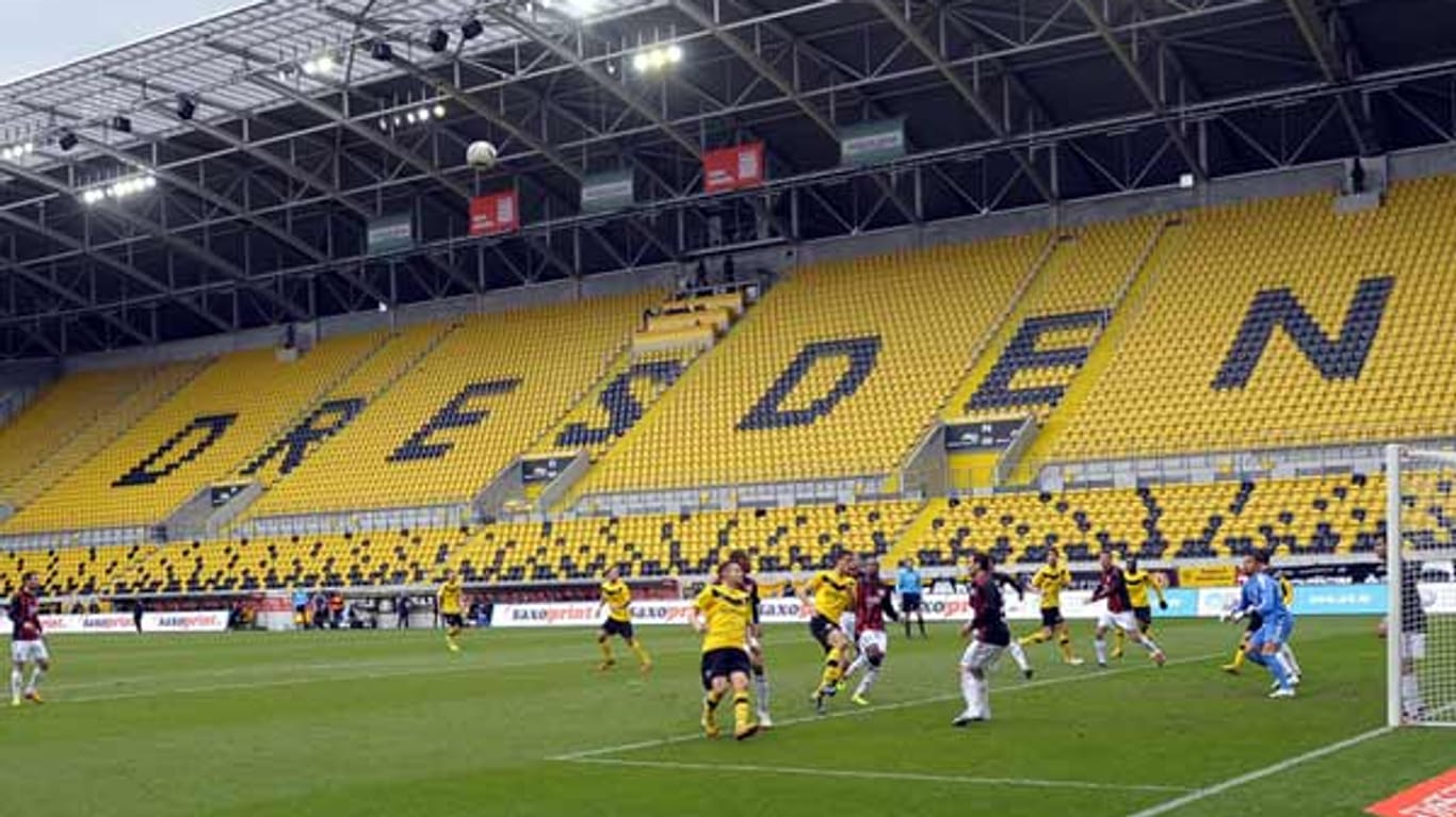 Ausverkauft, und doch leer: das Stadion in Dresden