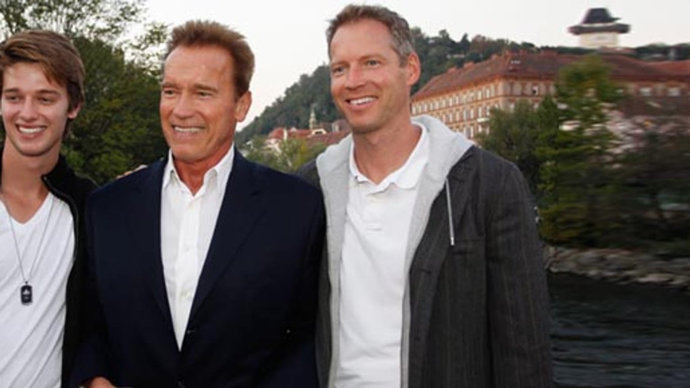 Arnold Schwarzeneggers Sohn Patrick musste nach einem Skiunfall im Krankenhaus behandelt werden.