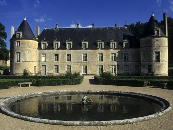 Auch die Schlossanlage von Bussy Rabutin ist einen Besuch wert. Hier schrieb Roger de Rabutin, wegen erotischer Eskapaden aus Paris verbannt, ein amüsantes Kapitel burgundischer Geschichte. Auch die Schlossanlage von Bussy Rabutin ist einen Besuch wert. Hier schrieb Roger de Rabutin, wegen erotischer Eskapaden aus Paris verbannt, ein amüsantes Kapitel burgundischer Geschichte.