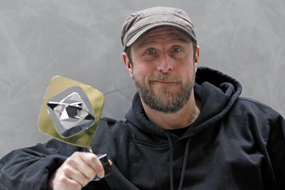 Bjarne Mädel, Hauptdarsteller der NDR-Serie "Der Tatortreiniger", freut sich über seinen Grimme-Preis.