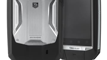 Für das exklusive Modell TAG Heuer Racer wird das in der Luftfahrt verwendete Titan genutzt, welches auch in den TAG Heuer Uhren, in Formel-1-Rennwagen und in Luxus-Jets Verwendung findet.