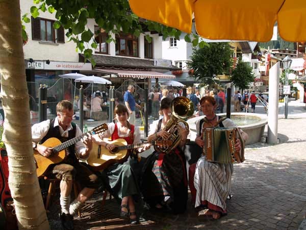 Bereits zum zehnten Mal steht am 8. August die gesamte Fußgängerzone von St. Anton im Zeichen echter alpenländischer Volksmusik.