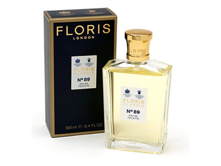 Ob auch das laut Literaturvorlage von Ian Fleming offizielle 007-Parfum “Floris No. 89” Ihren Erfolg bei Frauen steigert, müssen Sie schon selbst ausprobieren. 50 Milliliter kosten ungefähr 80 Euro.