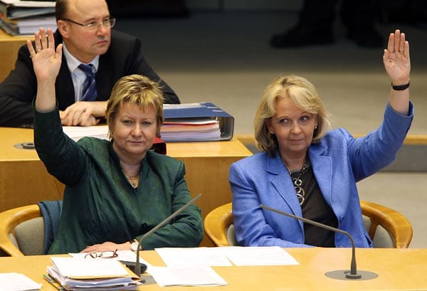 Zuvor ist die rot-grüne Minderheitsregierung von Kraft und Löhrmann am Haushalt gescheitert.