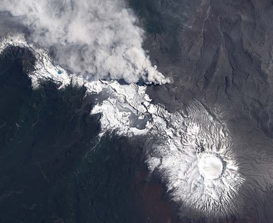 Oder ereignete sich der Ausbruch von 1258 im abgelegenen Hochgebirge von Südamerika? Das Satellitenbild zeigt den Puyehue-Cordón Caulle in Chile.