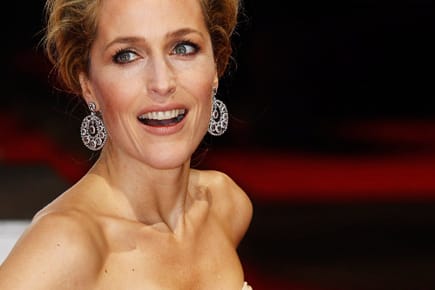 Der "Akte X"-Star Gillian Anderson offenbart lesbische Erfahrungen.