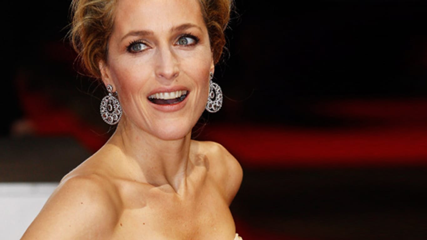 Der "Akte X"-Star Gillian Anderson offenbart lesbische Erfahrungen.