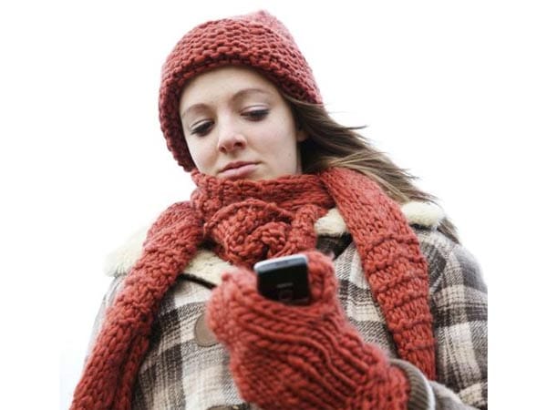 Ein cooles Handy sollte nicht in der Kälte vergessen werden. Denn so wie die Hitze sind auch Minustemperaturen schon für manchen Handy-Tod verantwortlich. Bei LCD-Displays kann das Display im wahrsten Sinne des Wortes einfrieren. Und auch der Akku schwächelt bei Frost.