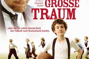 1874: Der Braunschweiger Lehrer August Hermann lässt sich aus England einen Ball kommen und seine noch ahnungslosen Schüler damit spielen. Dieser simple Vorgang ist die Geburtsstunde des Fußballs in Deutschland. Mitinitiator ist Hermanns Kollege und Freund Konrad Koch. 100 Jahre später findet erstmals eine Fußball-WM auf deutschem Boden statt. 2011 läuft Kochs Pionier-Geschichte im Kino.