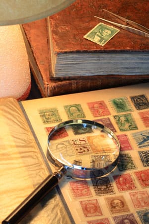 Ein wenig angestaubt, doch für Kenner als werterhaltende Geldanlage durchaus geeignet: Briefmarken-Sammlung