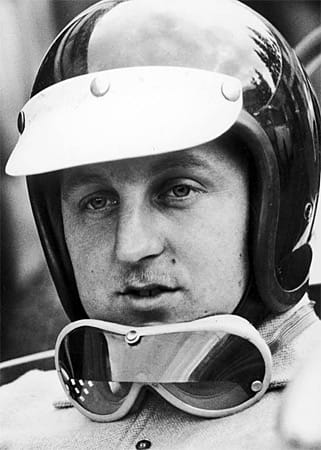Kurt Ahrens junior, geboren am 19. April 1940, taucht in den Saisons 1966, 1968 und 1969 in einem Brabham in der Formel 1 auf.