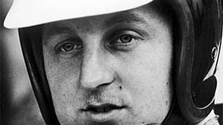 Kurt Ahrens junior, geboren am 19. April 1940, taucht in den Saisons 1966, 1968 und 1969 in einem Brabham in der Formel 1 auf.