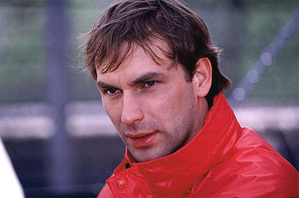 Michael Bartels, geboren am 8. März 1968, ist als Ex-Freund von Steffi Graf bekannter als als Formel-1-Pilot. Zum Einsatz kommt er 1991 in einem Lotus.