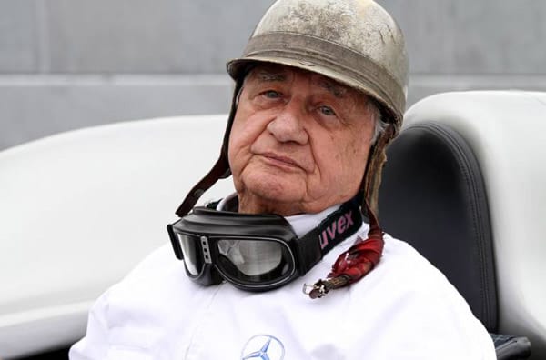 Hans Herrmann, geboren am 23. Februar 1928, fährt 1953 in der Formel 1 einen Veritas, 1954 und 1955 einen Mercedes, 1957 und 1958 einen Maserati, 1959 einen Cooper und einen BRM. 1960 bis 1961 steuert Herrmann einen Porsche, 1966 einen Brabham und 1969 einen Lotus.