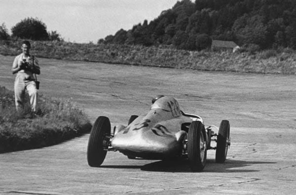 Ernst Klodwig, geboren am 23. Mai 1903 und gestorben am 15. April 1973, taucht 1952 und 1953 in einem BMW in der Formel 1 auf.