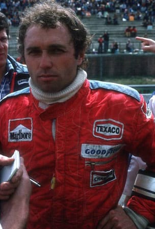 Jochen Mass, geboren am 30. September 1946, steigt 1973 bei Surtees in die Formel 1 ein und fährt dort auch 1974. Im gleichen Jahr wechselt er zu McLaren, bleibt dort bis 1977. Seine weiteren Stationen: 1978 ATS, 1979 und 1980 Arrows, 1982 March.