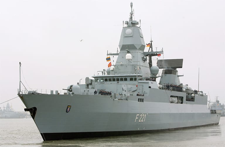 Die Fregatte F-124 "Hessen" der Sachsen-Klasse. Das Kampfschiff, das 2004 in Dienst gestellt wurde, ist das modernste Kriegsschiff der deutschen Marine. Das Schiff ist ein gemeinsames Projekt der Niederlande, Spanien und Deutschland.