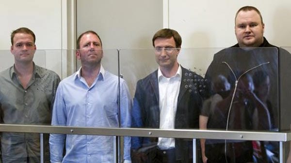 Megaupload-Gründer Kim Schmitz (r.) und drei weitere Festgenommene.